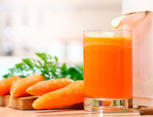 Польза морковного сока заключается в том что он обладает бактерицидным свойством 