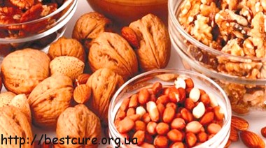 Орехи необходимо включать в рацион здорового питания, как продукты высокой биологической ценности