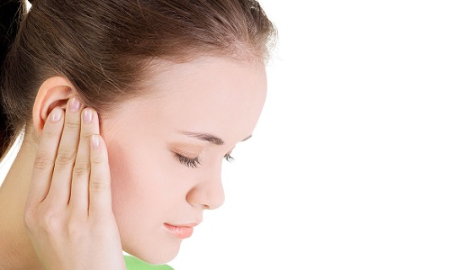 Малоизвестные причины прыщей за ушами и способы лечения