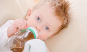 Обеспечить ребенка обильным питьем для быстрейшего выздоровления 