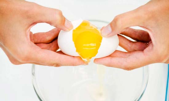 Интересные рецепты масок для лица на основе куриных яиц