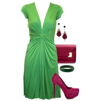 зеленое платье и красные аксессуары