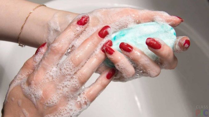 руки с мылом