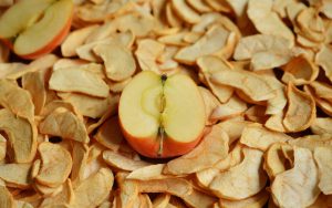 Сушеные яблоки: польза и вред, распространенные мифы