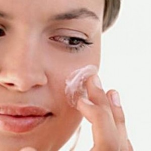 Мелкая белая сыпь на лице: особенности лечения у женщин, мужчин и детей