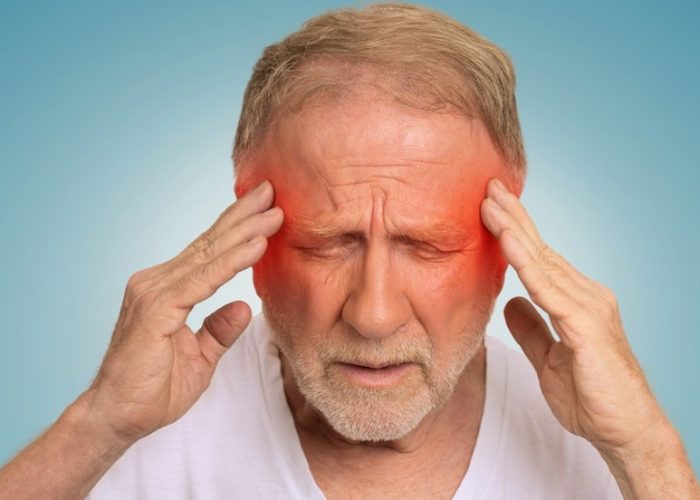 Высокая дозировка препарата воздействует на нервную систему, вызывая головную боль