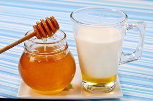 Молоко с медом для лечения кашля