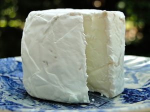 Козий сыр: польза и вред, состав продукта